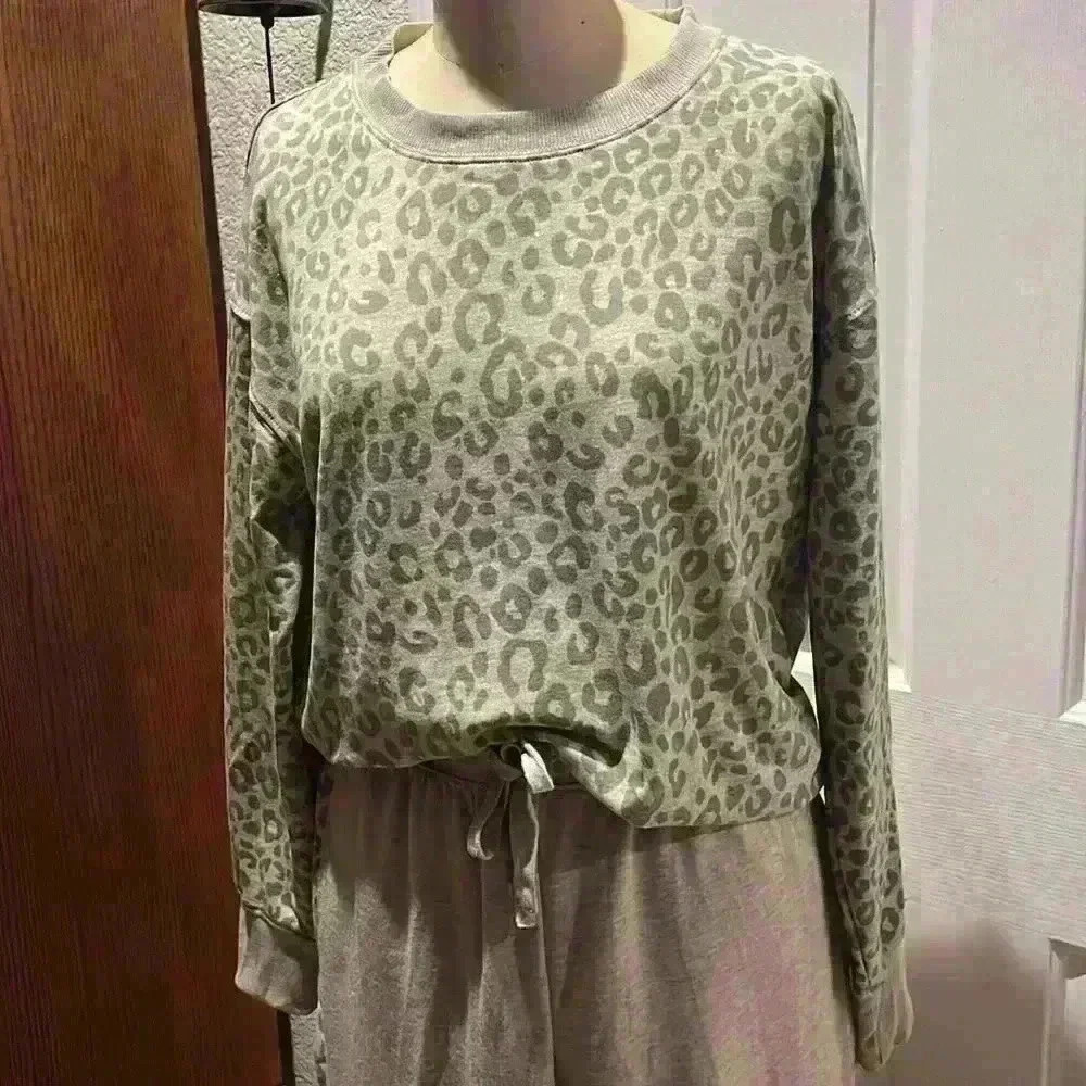 Splendid Leopard Print Jogger Set, Size S - Picture 4 of 9